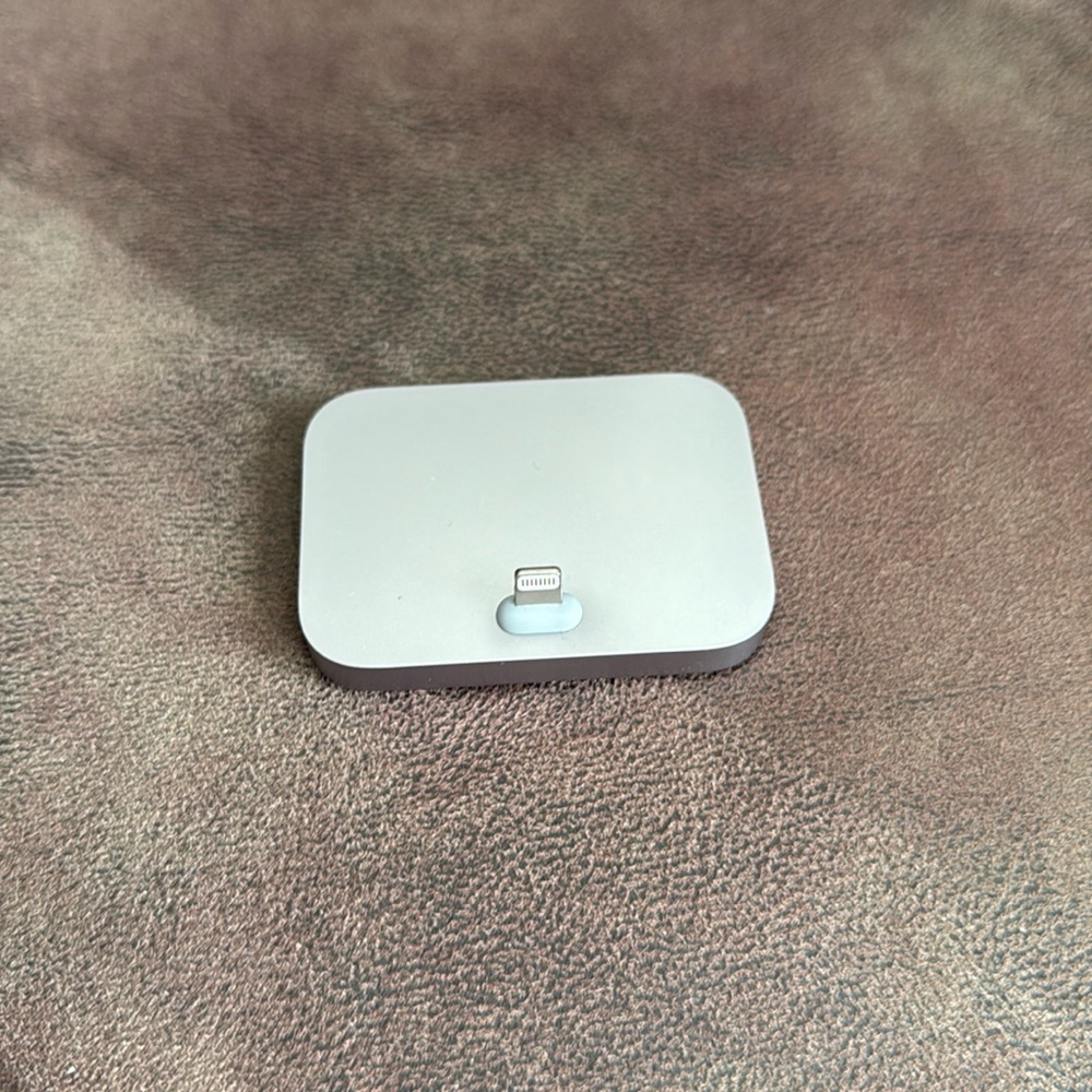Apple Lightning Stand